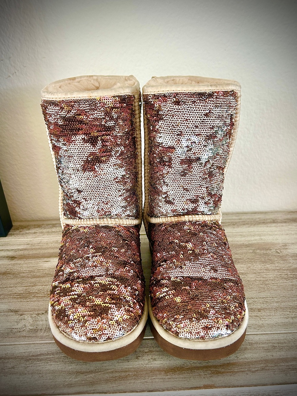 ⭐️UGG Women's Sequin Boot⭐️ amazing condition - size 7
